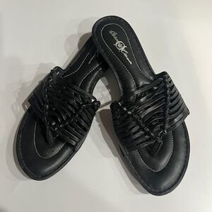 Born Crown Black Sandal Size 9